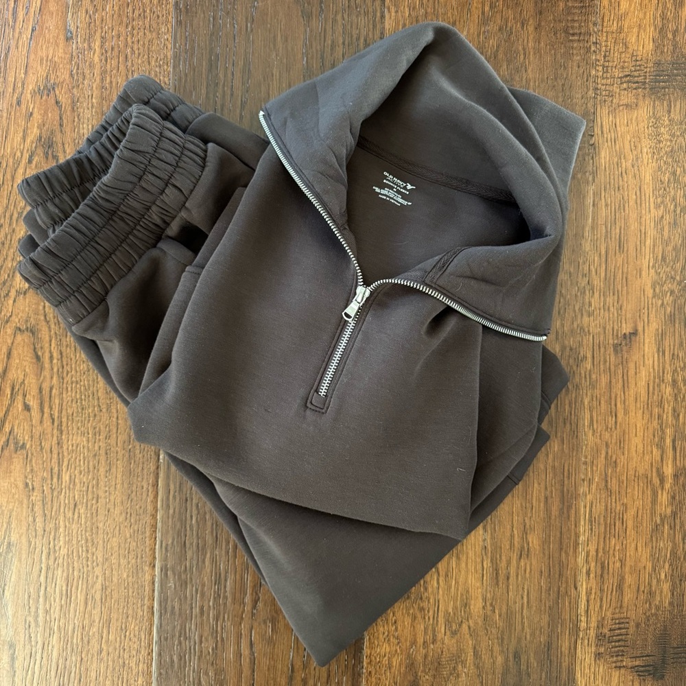 NWOT Old Navy Chocolate Brown Bounce Fleece sweatshirt and jogger separate set